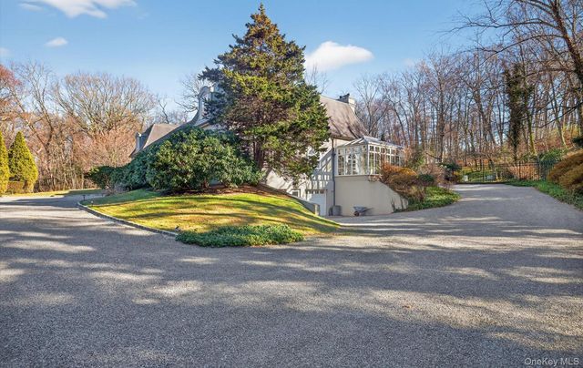 38 Tiffany Road, Oyster Bay Cove, NY 11771