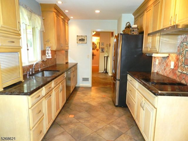 18 Stone Drive, West Orange Twp., NJ 07052