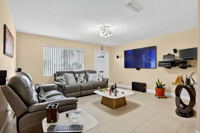 6945 NW 14th Street, Margate, FL 33063