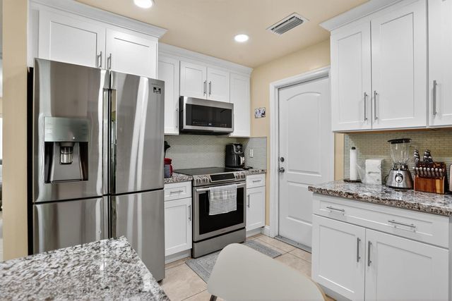 6945 NW 14th Street, Margate, FL 33063