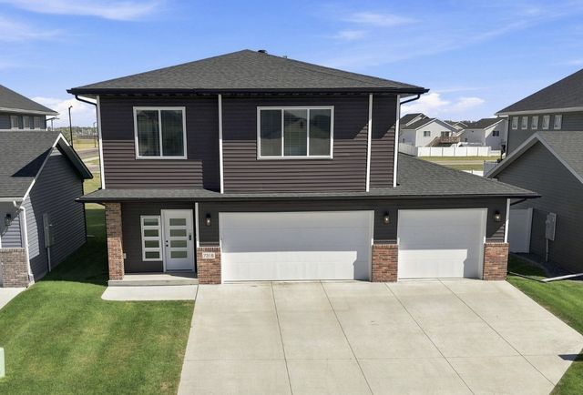 7318 Madelyn Lane S, Fargo, ND 58104