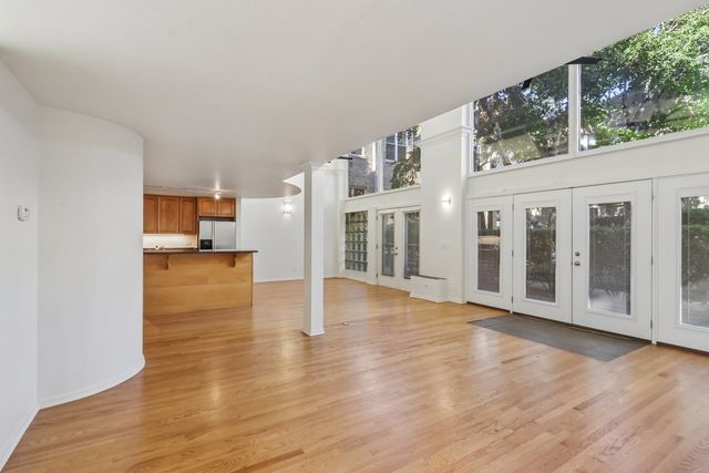 1133 W CORNELIA Avenue B, Chicago, IL 60657