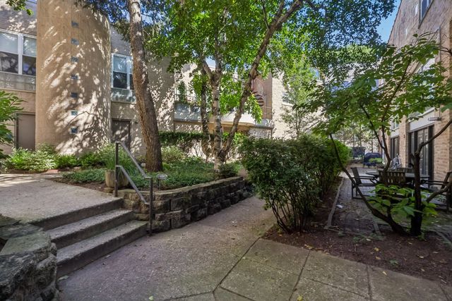 1133 W CORNELIA Avenue B, Chicago, IL 60657
