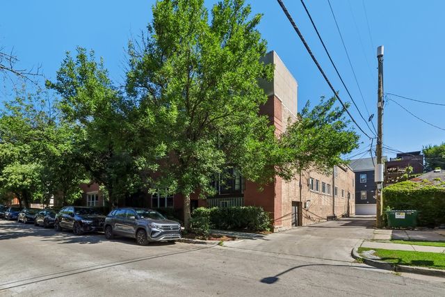 1133 W CORNELIA Avenue B, Chicago, IL 60657