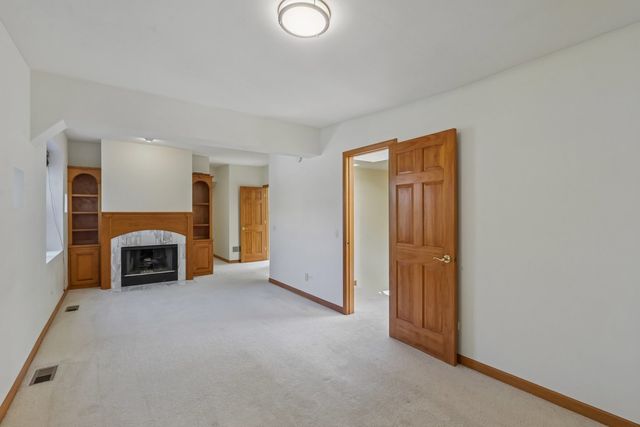 1133 W CORNELIA Avenue B, Chicago, IL 60657