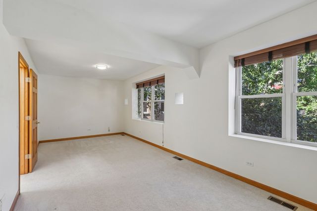 1133 W CORNELIA Avenue B, Chicago, IL 60657