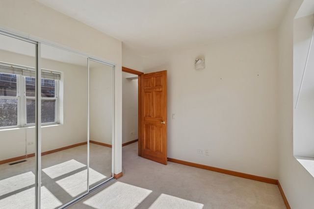 1133 W CORNELIA Avenue B, Chicago, IL 60657