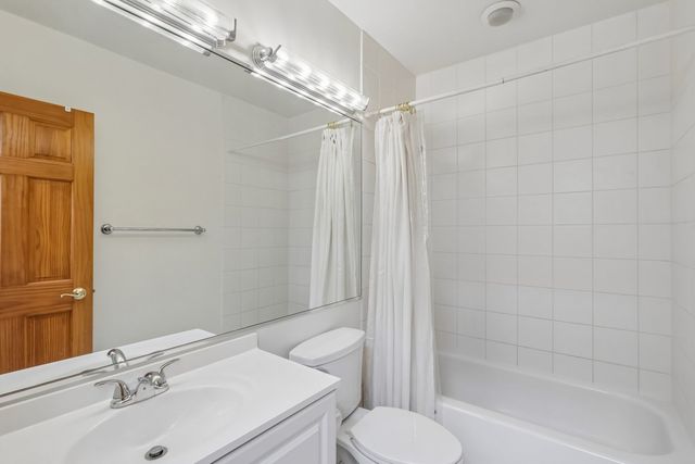1133 W CORNELIA Avenue B, Chicago, IL 60657