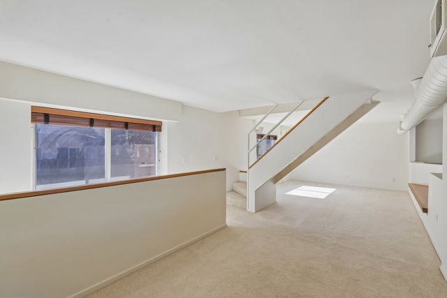 1133 W CORNELIA Avenue B, Chicago, IL 60657
