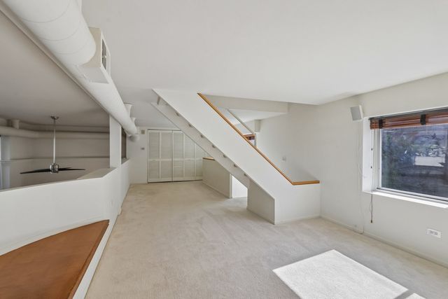 1133 W CORNELIA Avenue B, Chicago, IL 60657