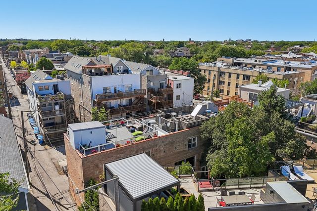 1133 W CORNELIA Avenue B, Chicago, IL 60657