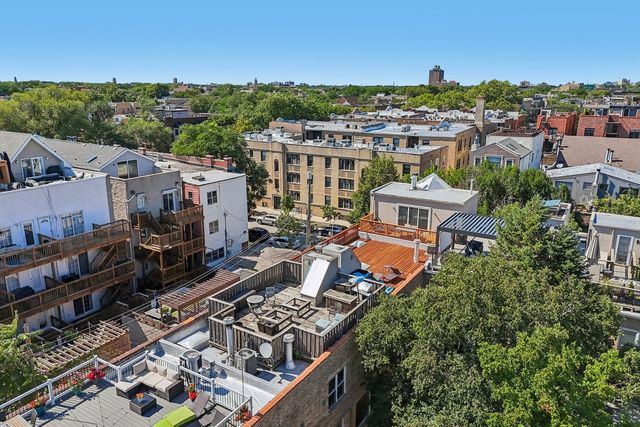 1133 W CORNELIA Avenue B, Chicago, IL 60657