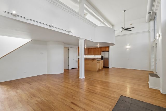 1133 W CORNELIA Avenue B, Chicago, IL 60657