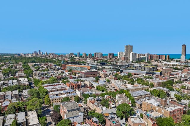1133 W CORNELIA Avenue B, Chicago, IL 60657