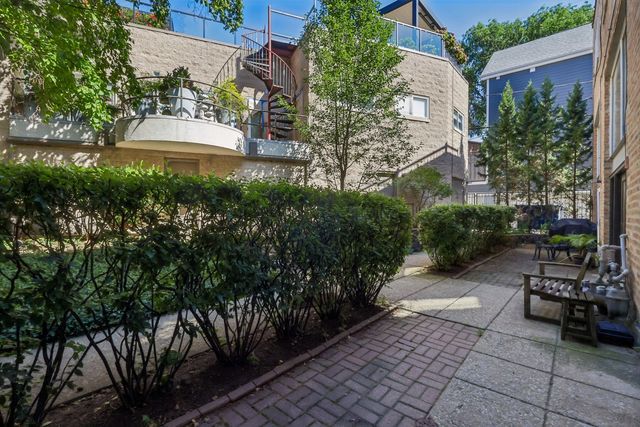 1133 W CORNELIA Avenue B, Chicago, IL 60657