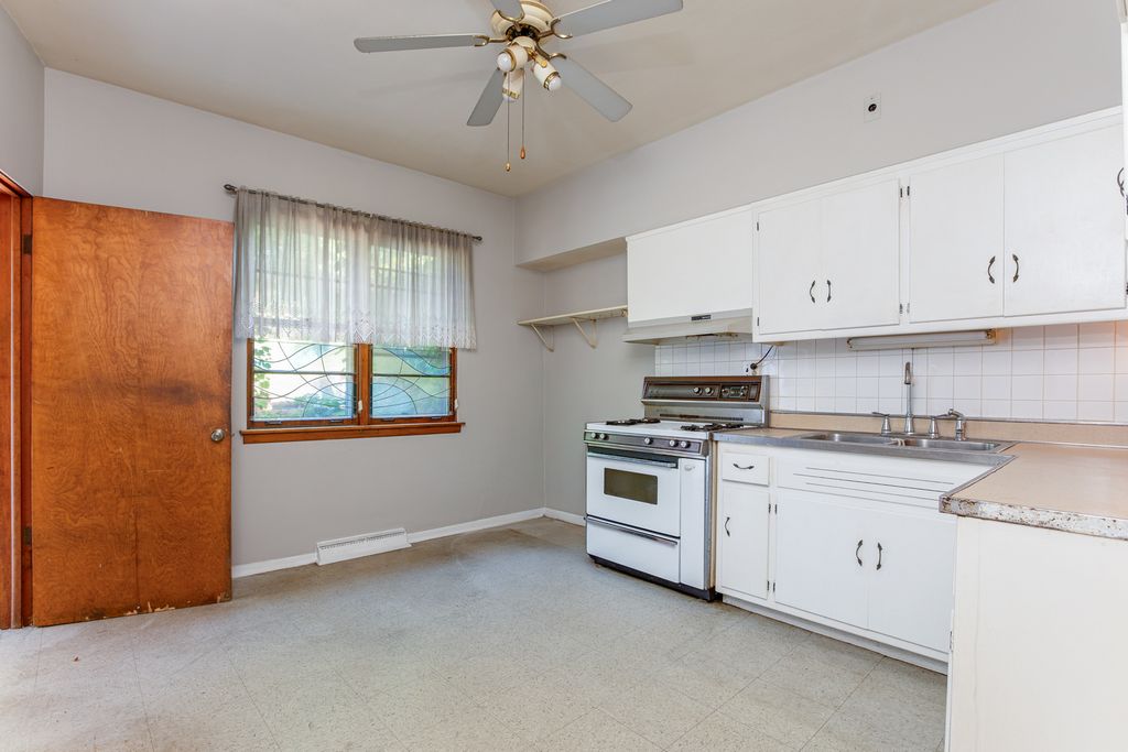 11347 S Saint Lawrence Avenue, Chicago, IL 60628 — photo 2