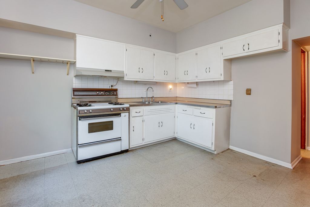 11347 S Saint Lawrence Avenue, Chicago, IL 60628 — photo 3