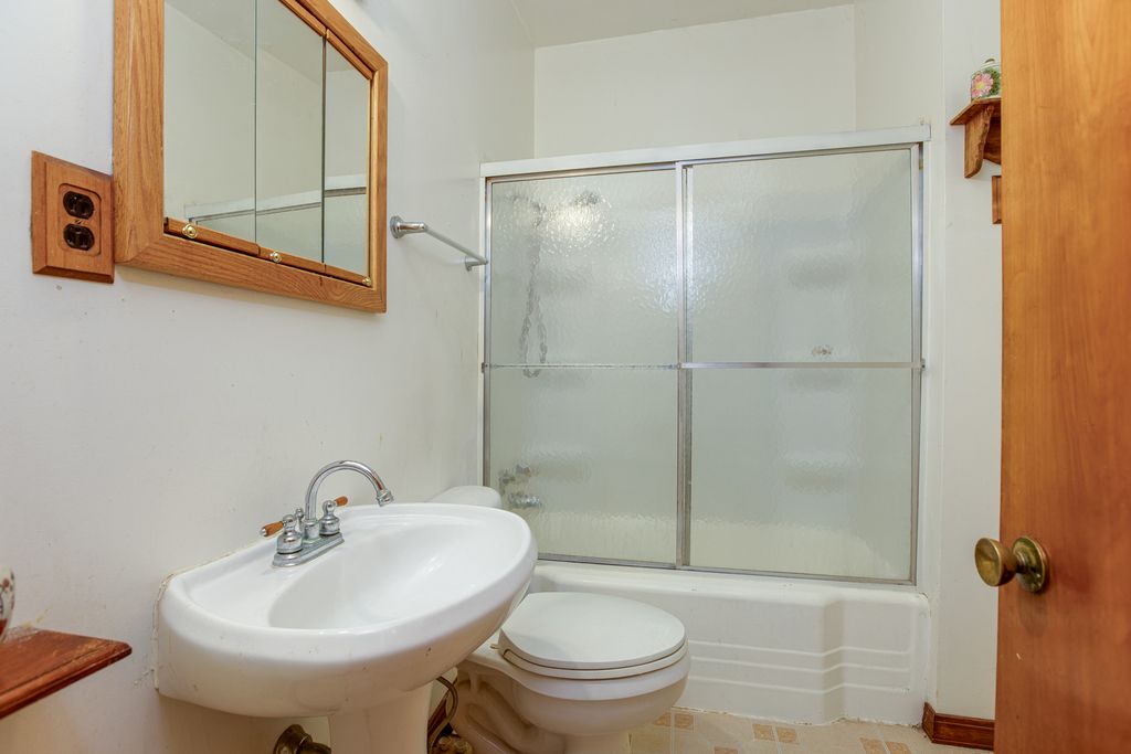 11347 S Saint Lawrence Avenue, Chicago, IL 60628 — photo 5