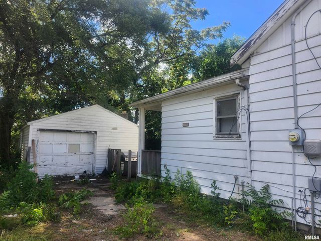 1021 MAPLE Street, Pekin, IL 61554