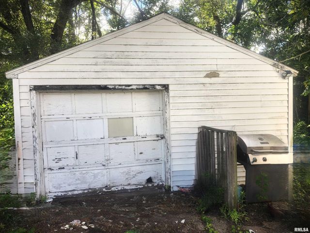 1021 MAPLE Street, Pekin, IL 61554