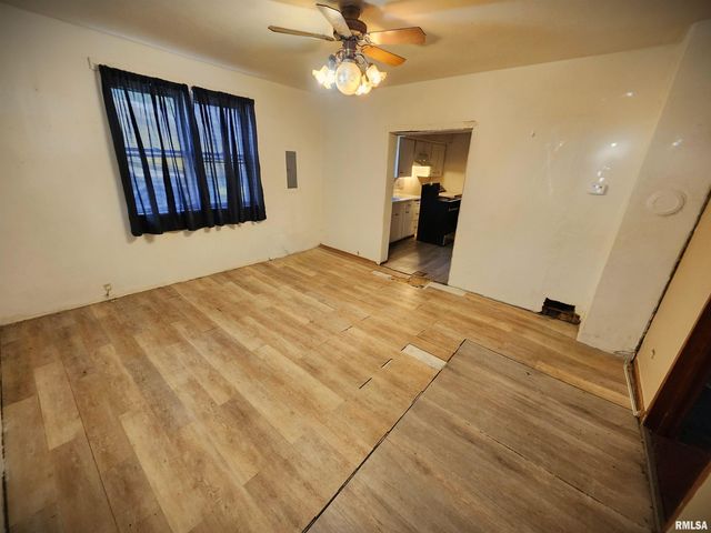 1021 MAPLE Street, Pekin, IL 61554