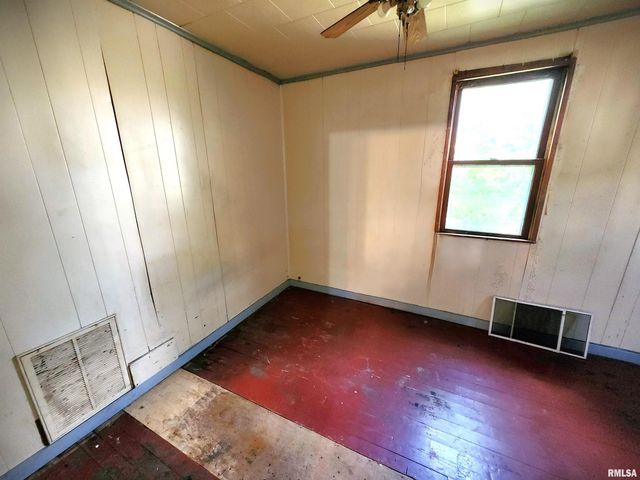 1021 MAPLE Street, Pekin, IL 61554
