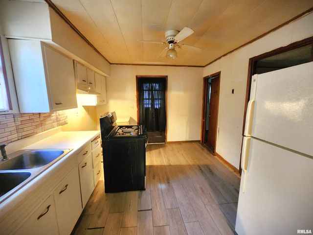 1021 MAPLE Street, Pekin, IL 61554