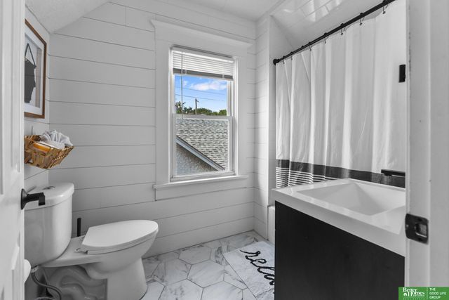 2707 S 10 Street, Omaha, NE 68108