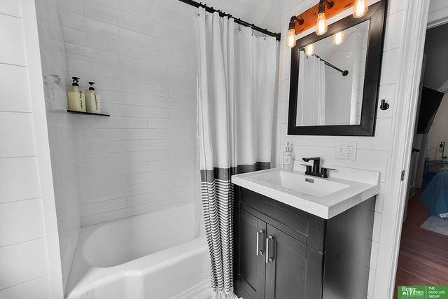 2707 S 10 Street, Omaha, NE 68108