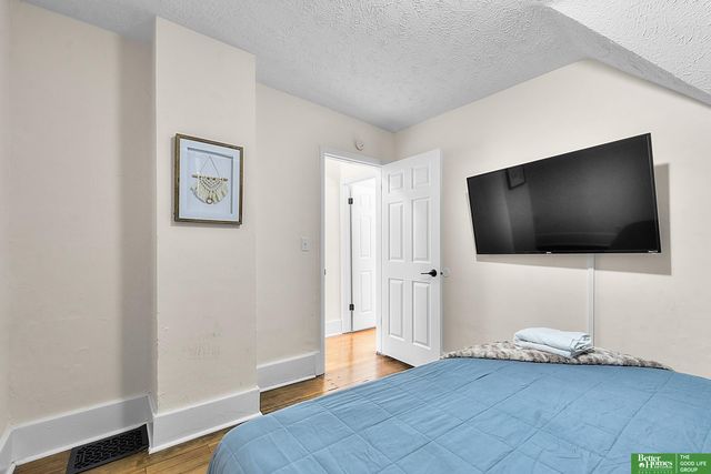 2707 S 10 Street, Omaha, NE 68108