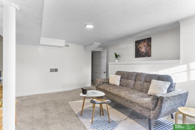 2707 S 10 Street, Omaha, NE 68108