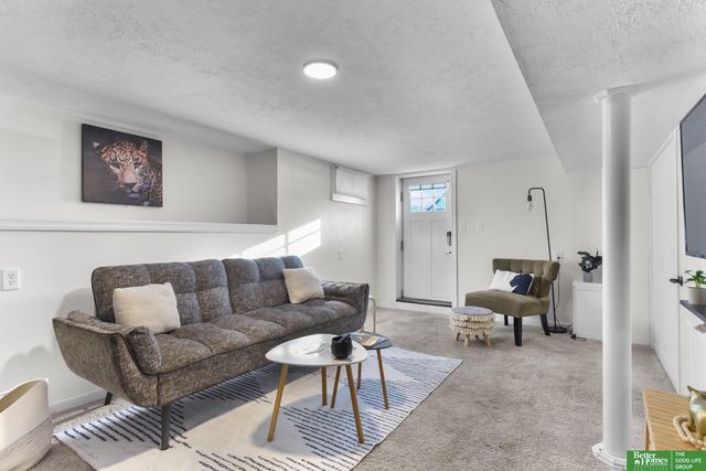 2707 S 10 Street, Omaha, NE 68108