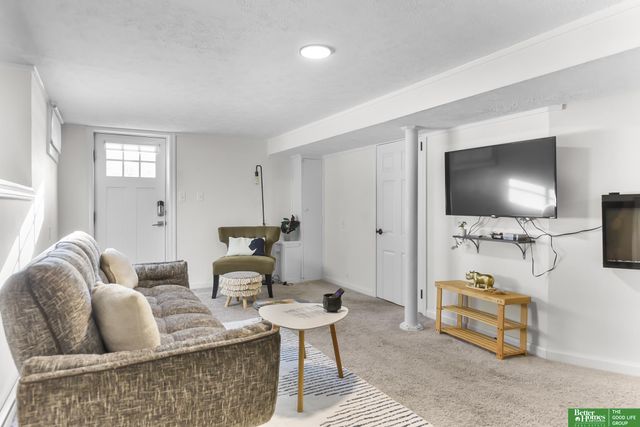 2707 S 10 Street, Omaha, NE 68108