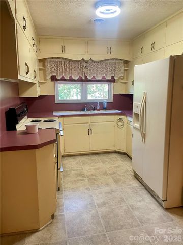 1099 Amherst Road, Morganton, NC 28655