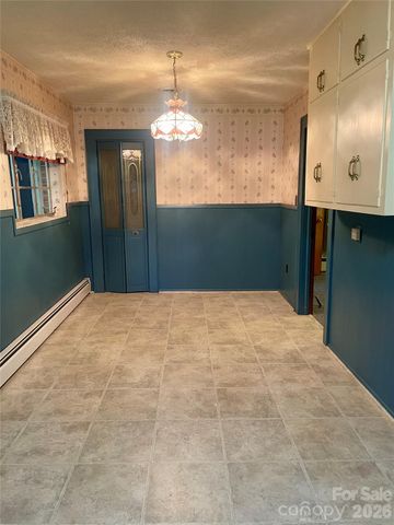 1099 Amherst Road, Morganton, NC 28655
