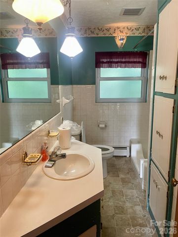 1099 Amherst Road, Morganton, NC 28655