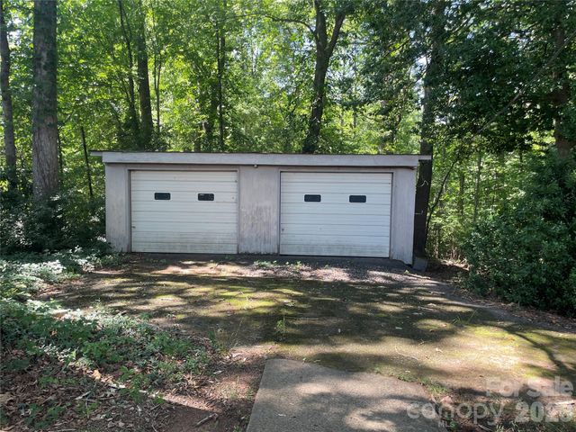 1099 Amherst Road, Morganton, NC 28655