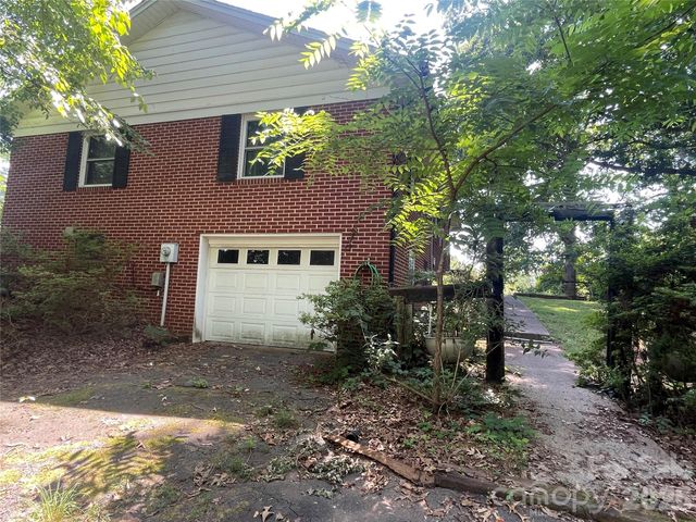 1099 Amherst Road, Morganton, NC 28655