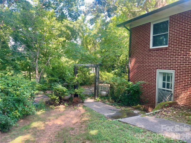1099 Amherst Road, Morganton, NC 28655
