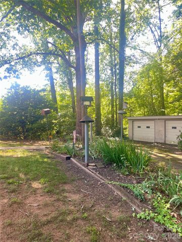 1099 Amherst Road, Morganton, NC 28655
