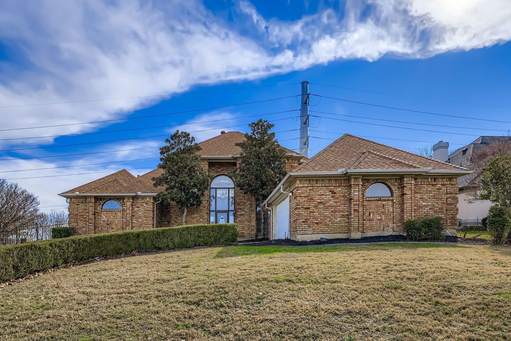 2210 Club Creek Circle, Garland, TX 75043