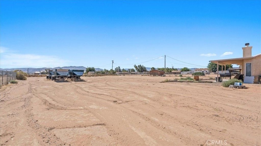 Image 24 of property listing at 15535 Erie Road, Apple Valley, CA 92307