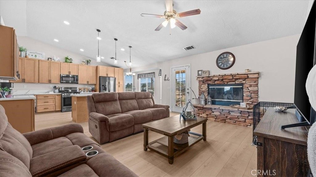Image 3 of property listing at 15535 Erie Road, Apple Valley, CA 92307