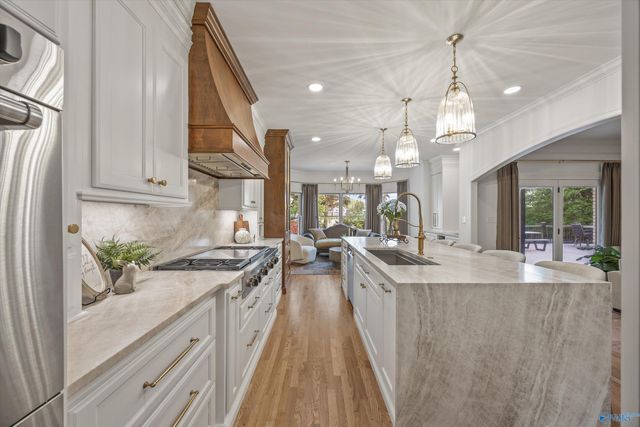 302 Devon Circle SE, Huntsville, AL 35802