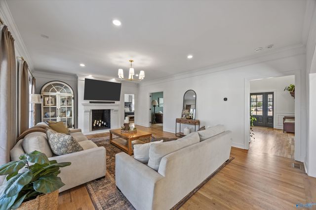 302 Devon Circle SE, Huntsville, AL 35802