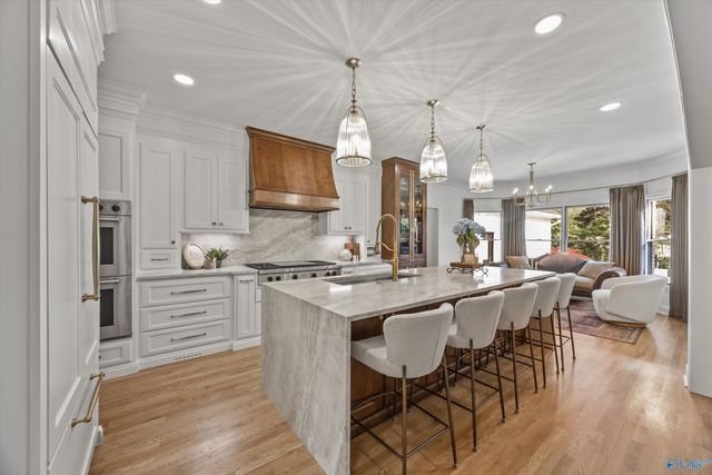 302 Devon Circle SE, Huntsville, AL 35802