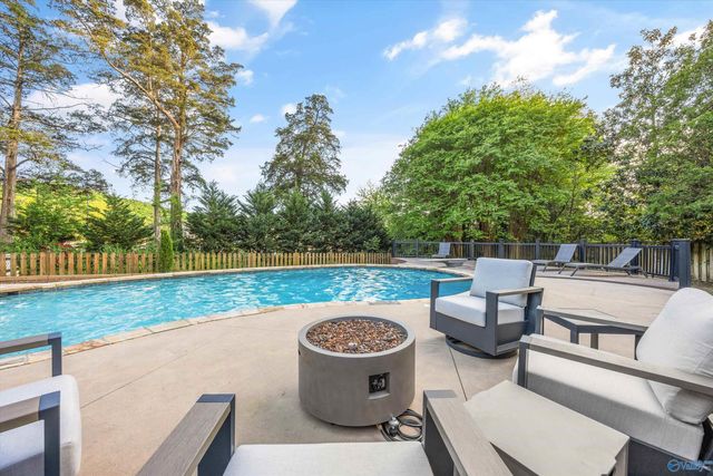 302 Devon Circle SE, Huntsville, AL 35802