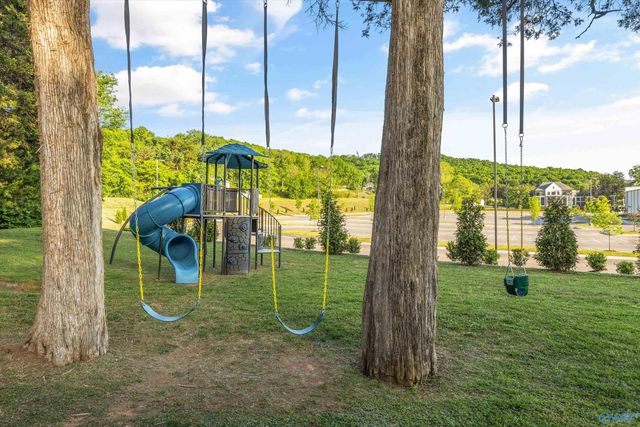 302 Devon Circle SE, Huntsville, AL 35802