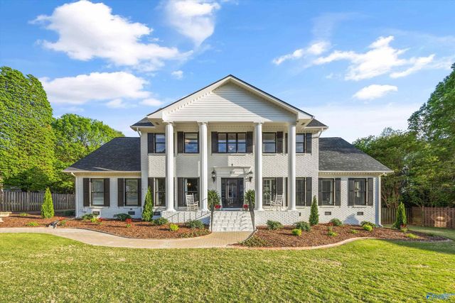 302 Devon Circle SE, Huntsville, AL 35802