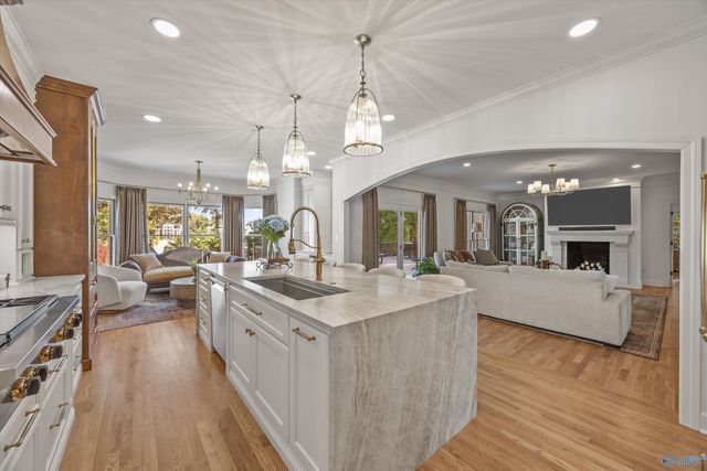 302 Devon Circle SE, Huntsville, AL 35802